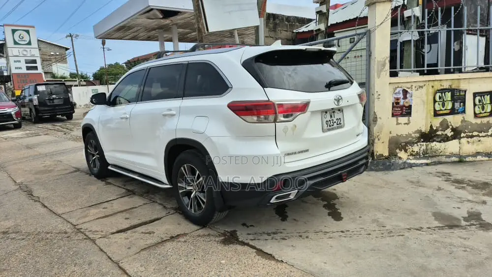 Toyota Highlander XLE 4x4 V6 (3.5L 6cyl 8A) 2017 White