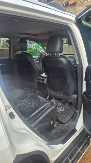 Toyota Highlander XLE 4x4 V6 (3.5L 6cyl 8A) 2017 White