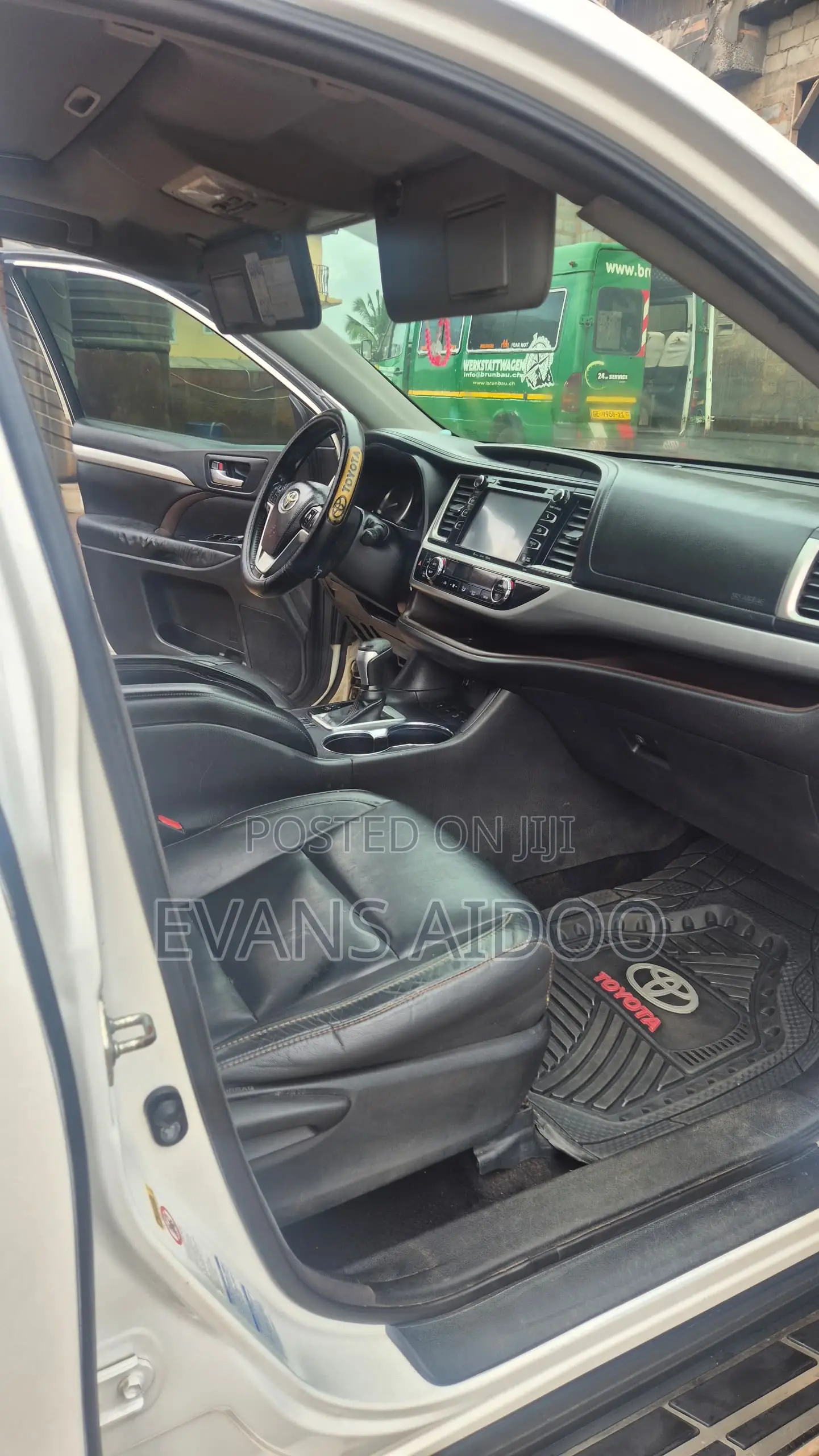 Toyota Highlander XLE 4x4 V6 (3.5L 6cyl 8A) 2017 White