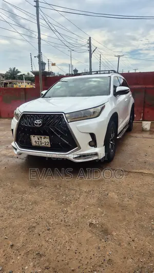Toyota Highlander XLE 4x4 V6 (3.5L 6cyl 8A) 2017 White