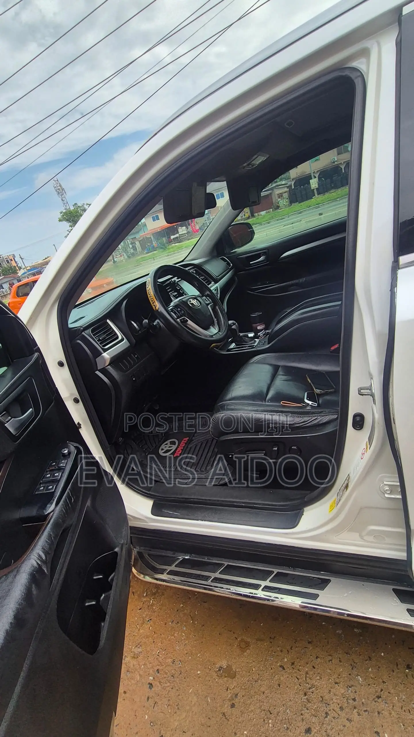 Toyota Highlander XLE 4x4 V6 (3.5L 6cyl 8A) 2017 White