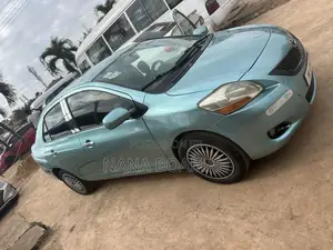 Toyota Yaris 2010 Green