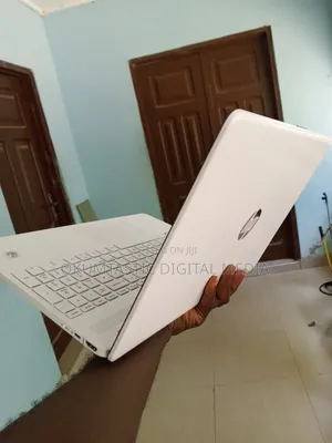 Laptop HP 14-ep0063 4GB Intel Core i3 HDD 140GB