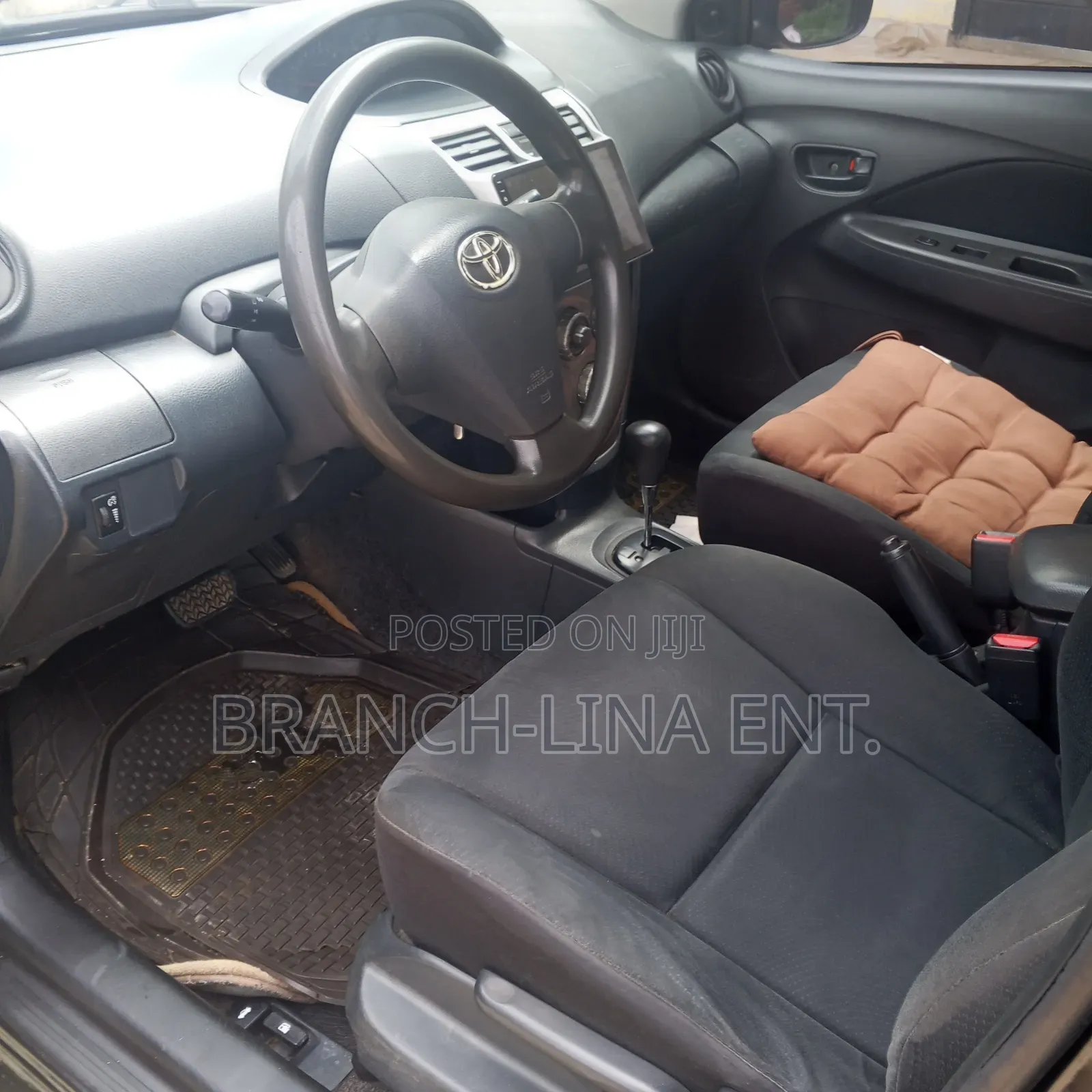 Toyota Yaris SE Hatchback 5dr 2012 Black