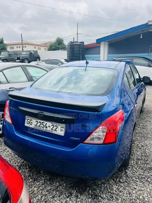 Nissan Versa 2013 Blue