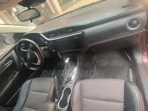 Toyota Corolla SE Special Edition 4dr Sedan (1.8L 4cyl CVT) 2017