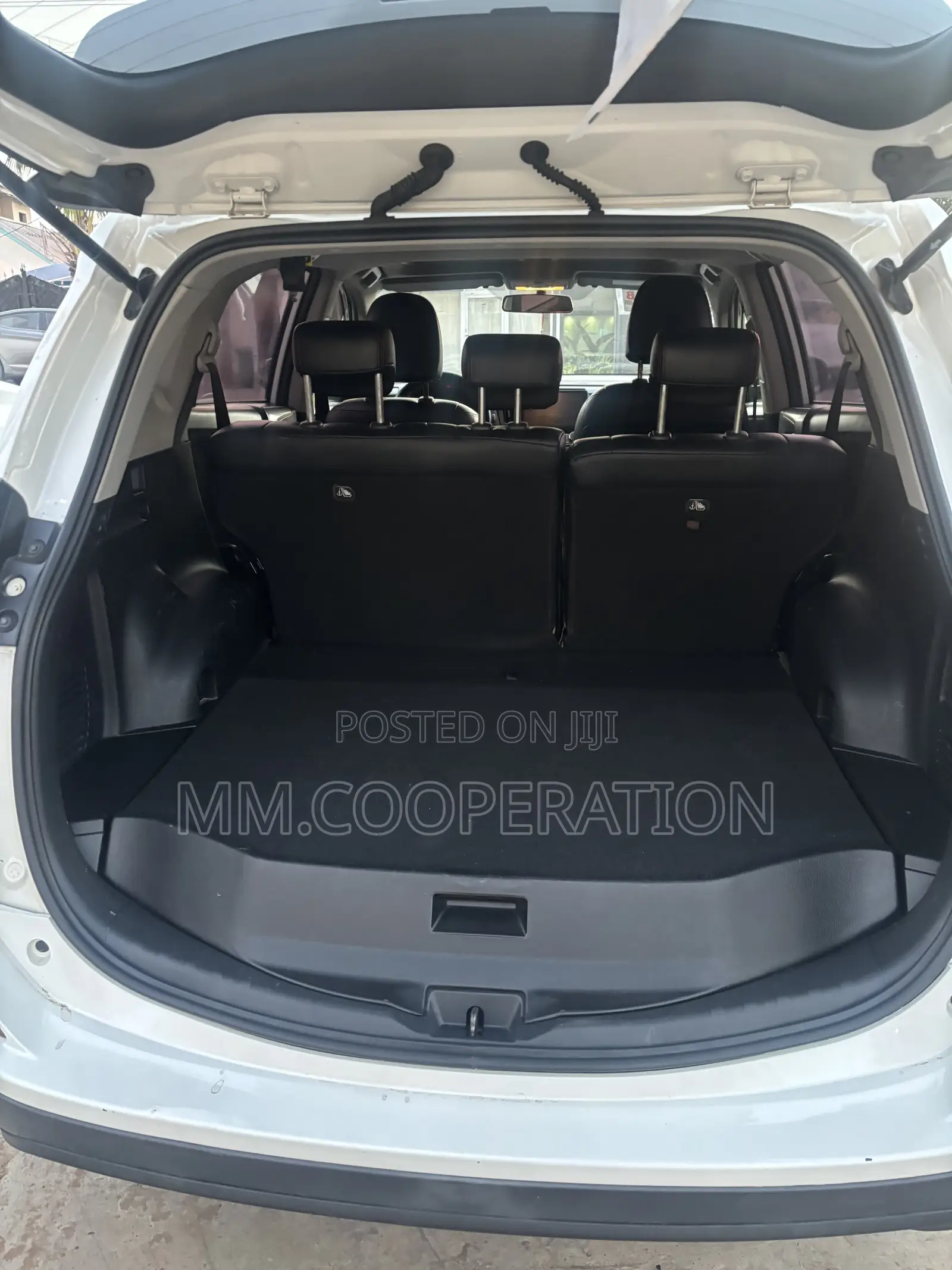 Toyota RAV4 XLE AWD (2.5L 4cyl 6A) 2017 White