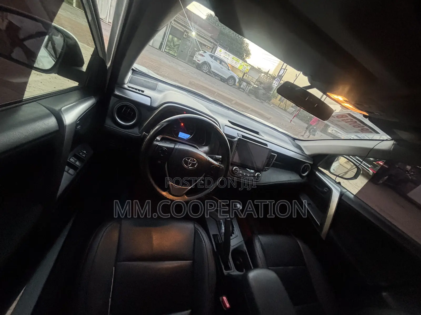 Toyota RAV4 XLE AWD (2.5L 4cyl 6A) 2017 White