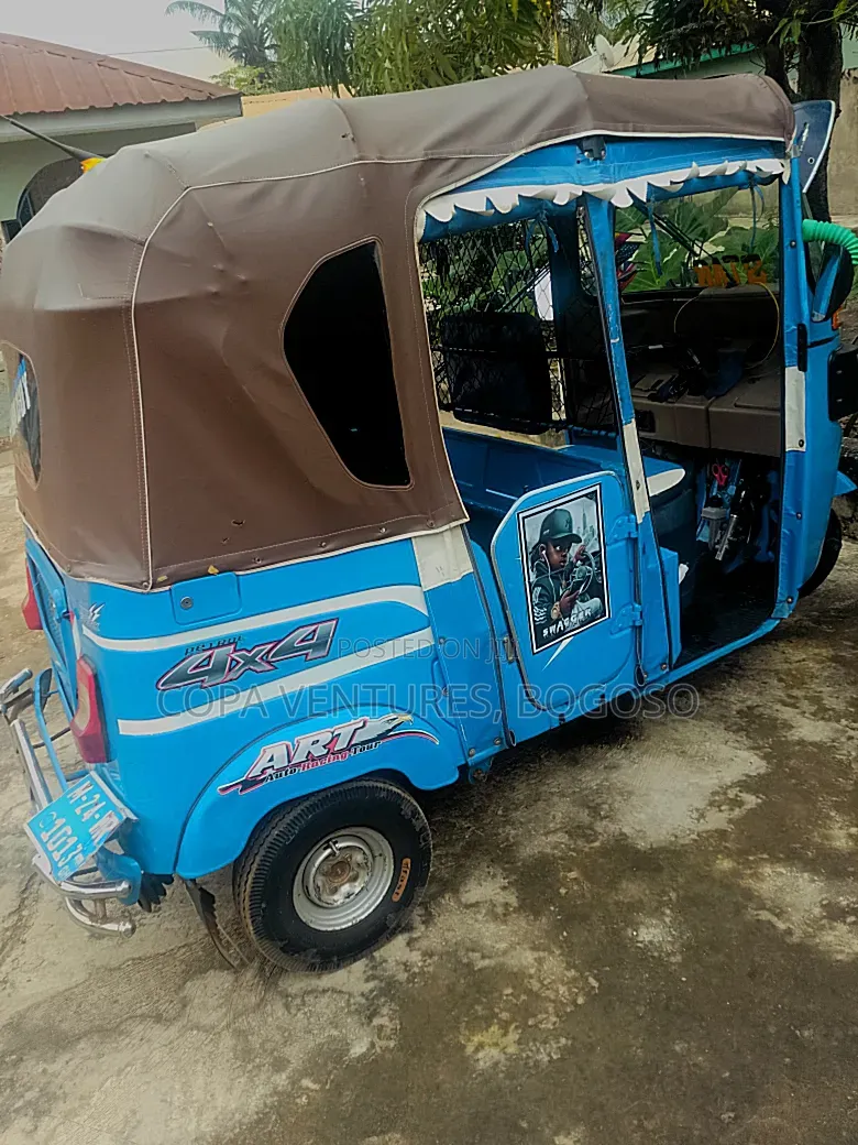 Bajaj RE 2025 Blue