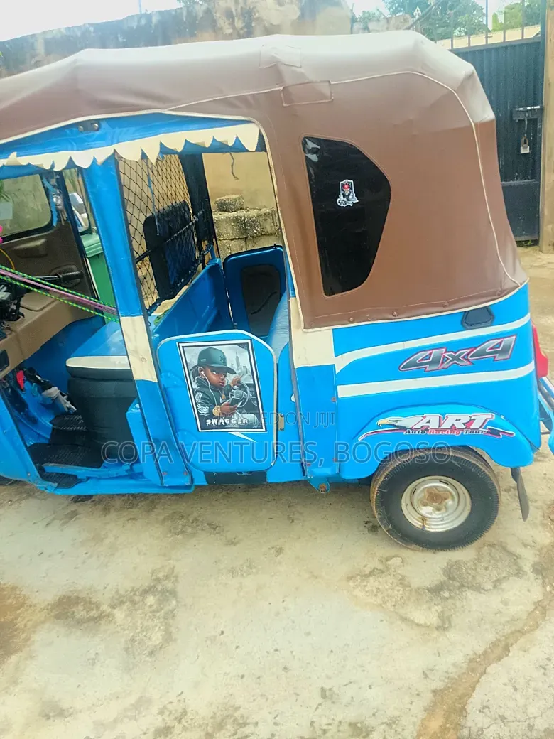 Bajaj RE 2025 Blue