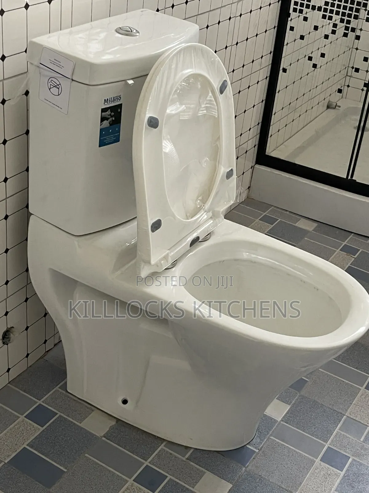Big Close Couple Wc