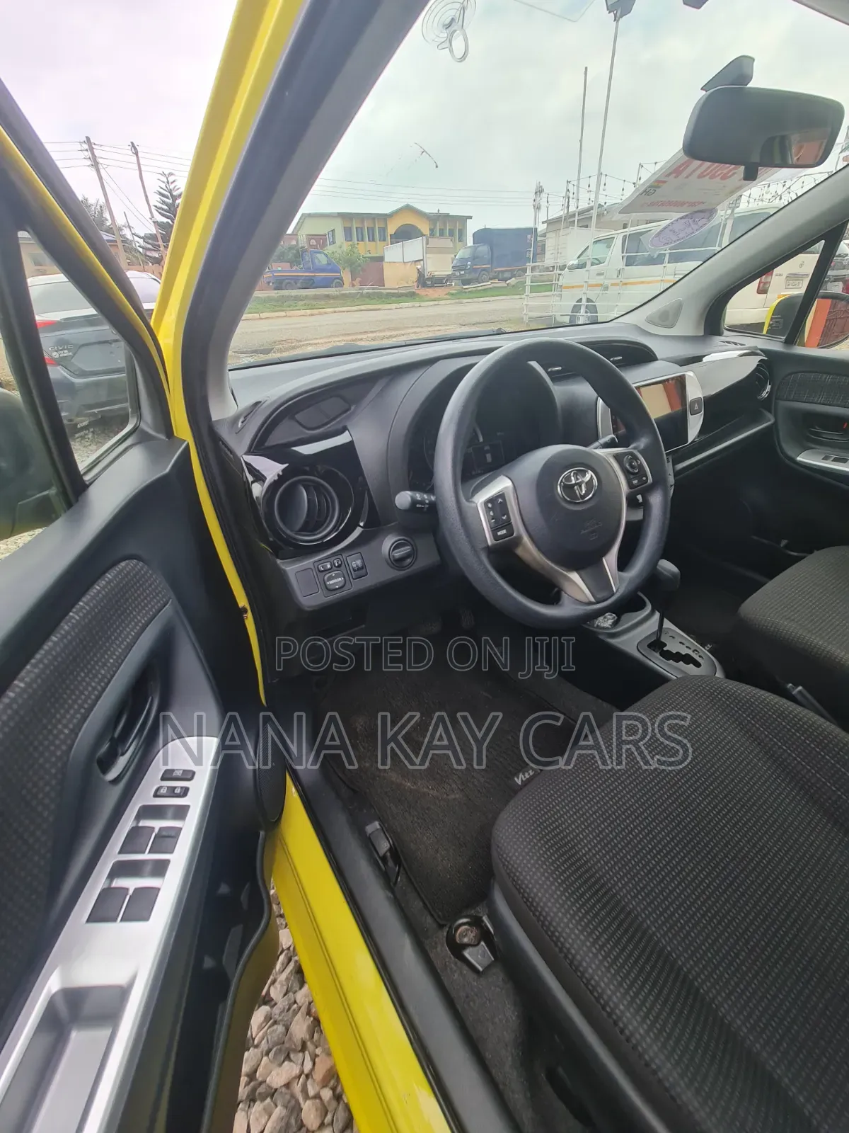 Toyota Vitz 2015 Yellow