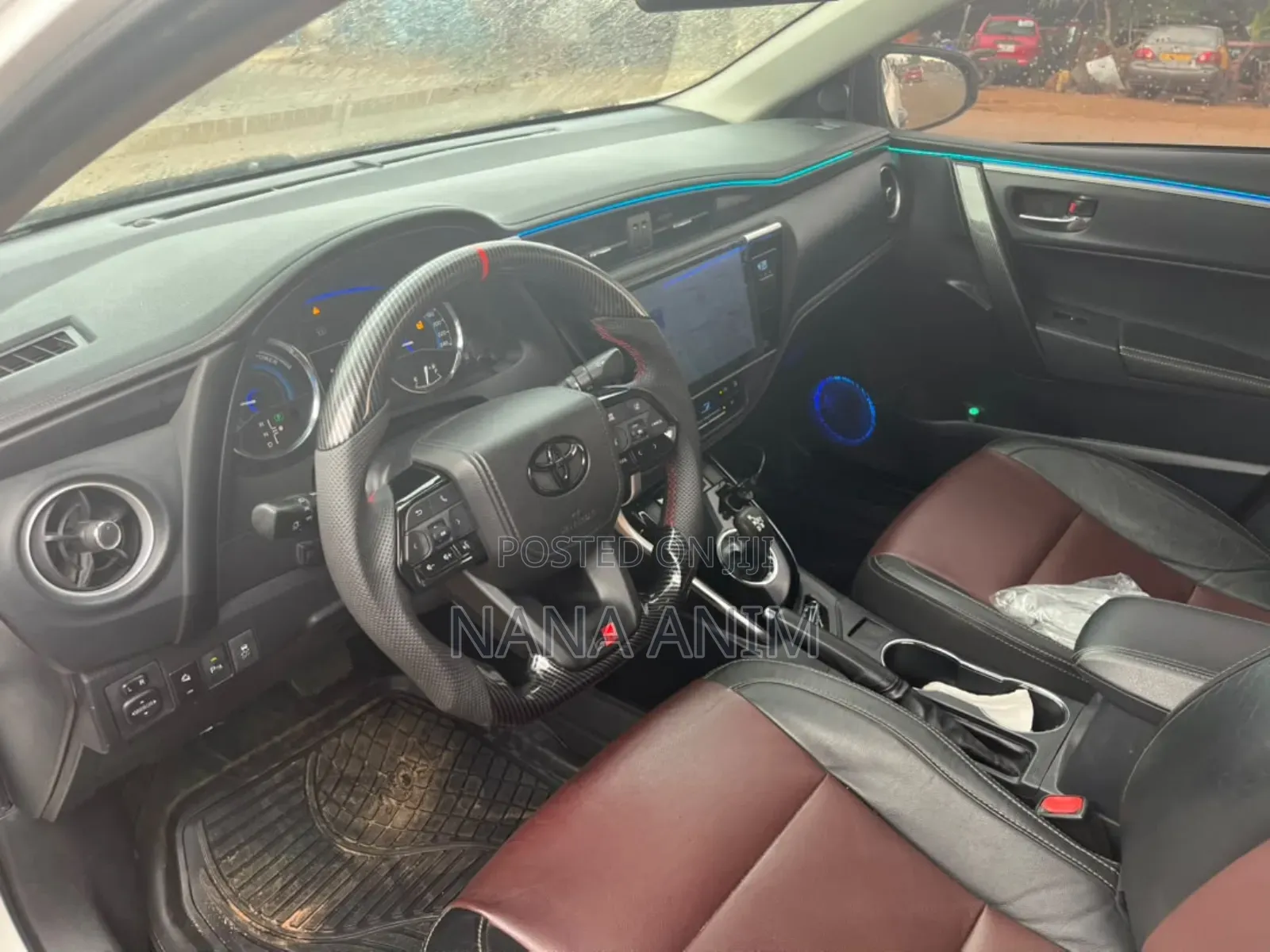 Toyota Corolla XLE (1.8L 4cyl 2A) 2018 White