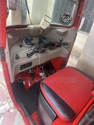 Bajaj RE 2023 Red