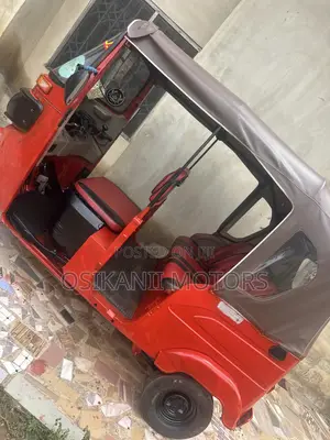 Bajaj RE 2023 Red