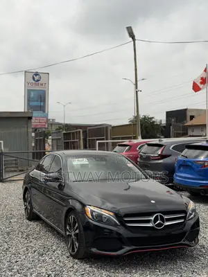 Mercedes-Benz C300 Luxury Sedan RWD (2.0L 4cyl 7A) 2017 Black