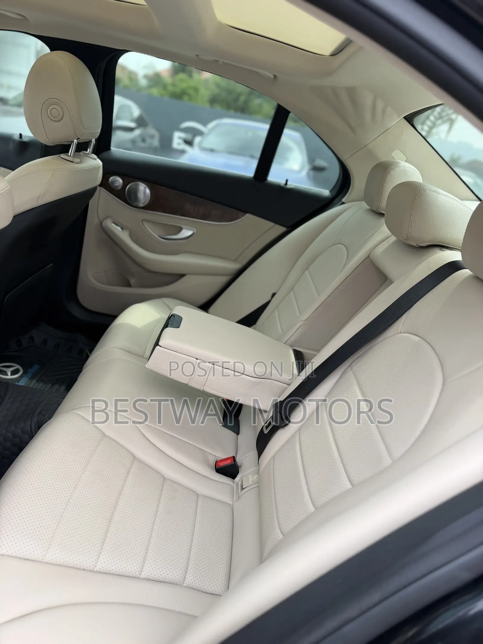 Mercedes-Benz C300 Luxury Sedan RWD (2.0L 4cyl 7A) 2017 Black