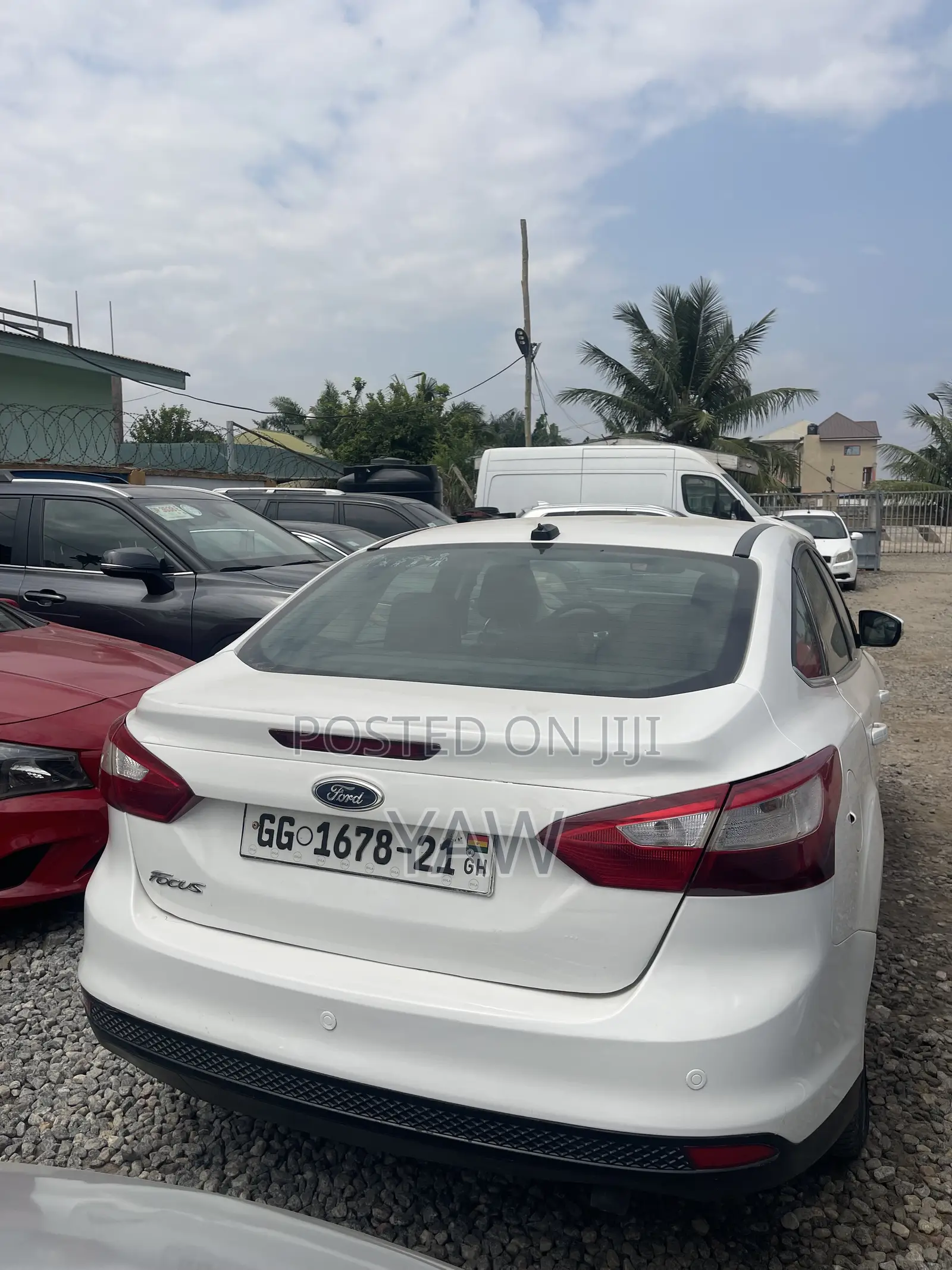 Ford Focus S Sedan FWD (2.0L 4cyl 5M) 2012 White