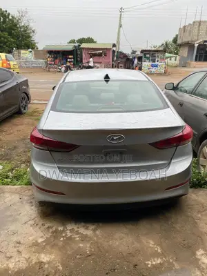 Hyundai Elantra Limited Sedan FWD (2.0L 4cyl 6A) 2017 Silver