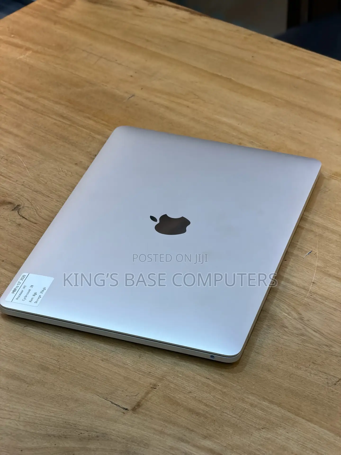 Laptop Apple MacBook Pro 2022 M2 8GB Apple M2 SSD 256GB