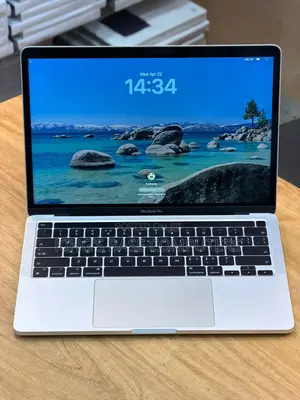 Laptop Apple MacBook Pro 2022 M2 8GB Apple M2 SSD 256GB