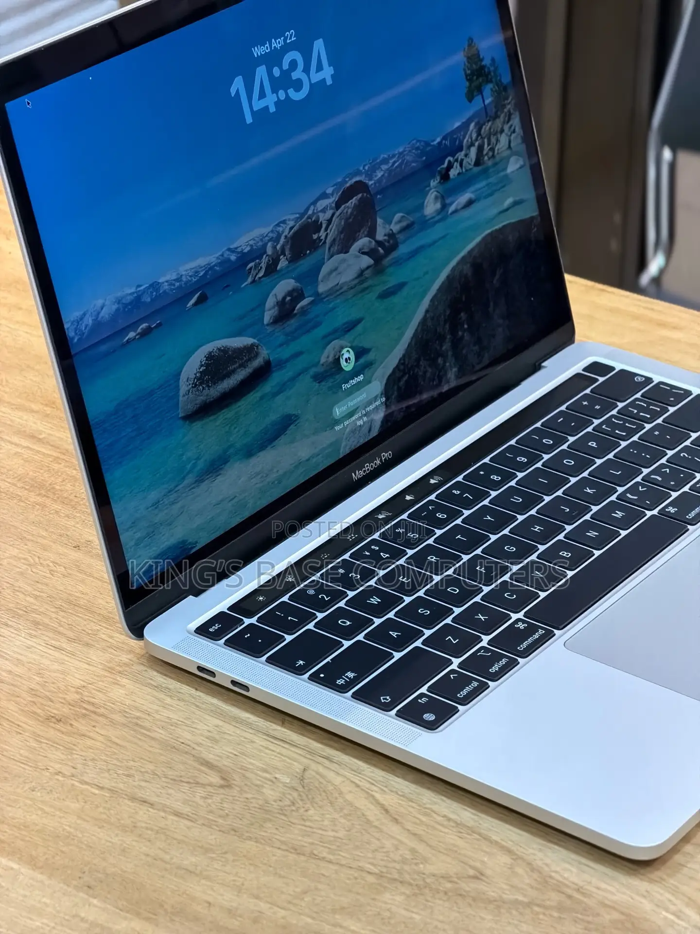 Laptop Apple MacBook Pro 2022 M2 8GB Apple M2 SSD 256GB