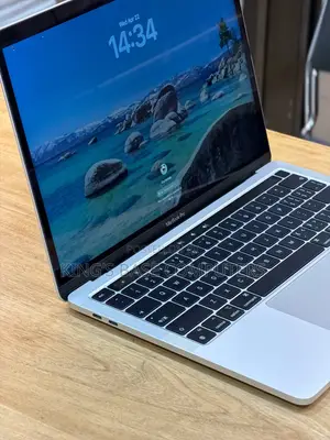 Laptop Apple MacBook Pro 2022 M2 8GB Apple M2 SSD 256GB