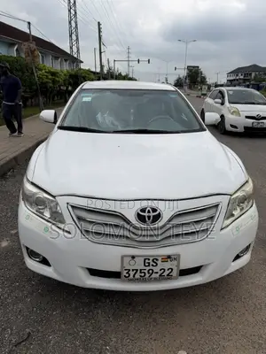 Toyota Camry LE 4dr Sedan (2.5L 4cyl 6A) 2011 White