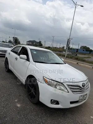Toyota Camry LE 4dr Sedan (2.5L 4cyl 6A) 2011 White