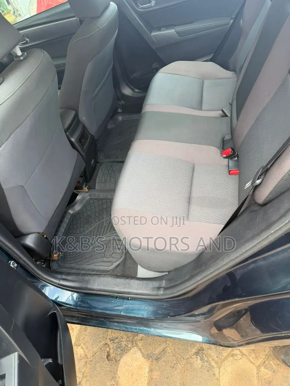 Toyota Corolla LE (1.8L 4cyl 2A) 2018 Blue