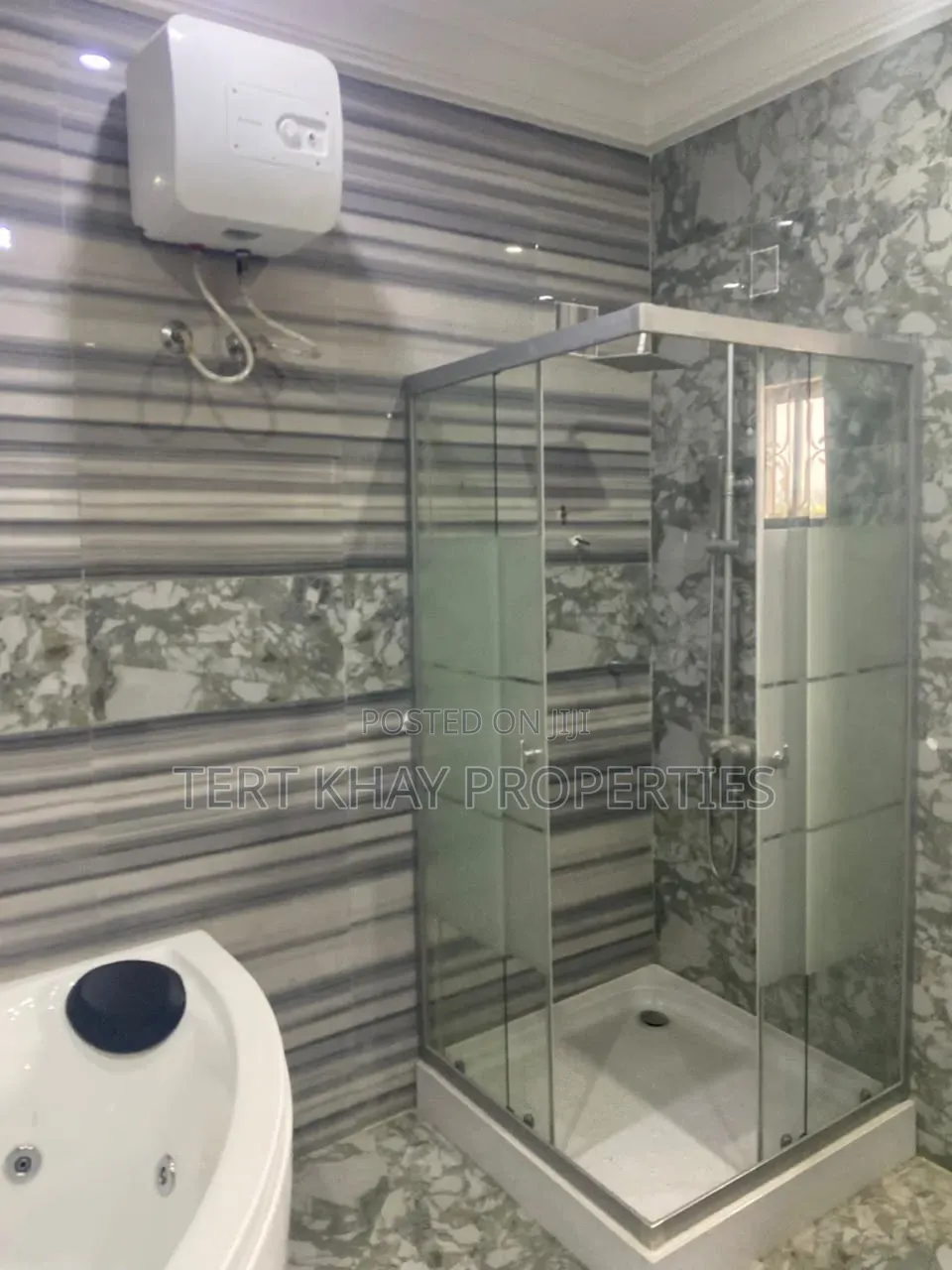 5bdrm House in Haatso, ECOMOG for sale