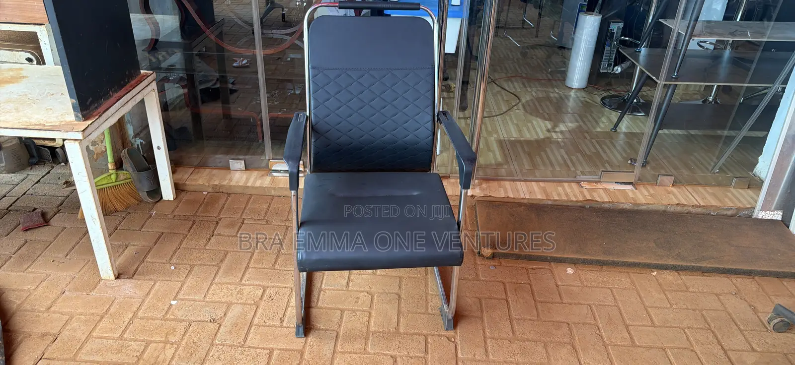 Executive Office Desk With Visitor Chair – Strong Modern
