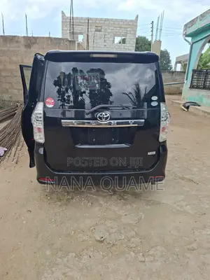 Toyota Voxy 2011 Black