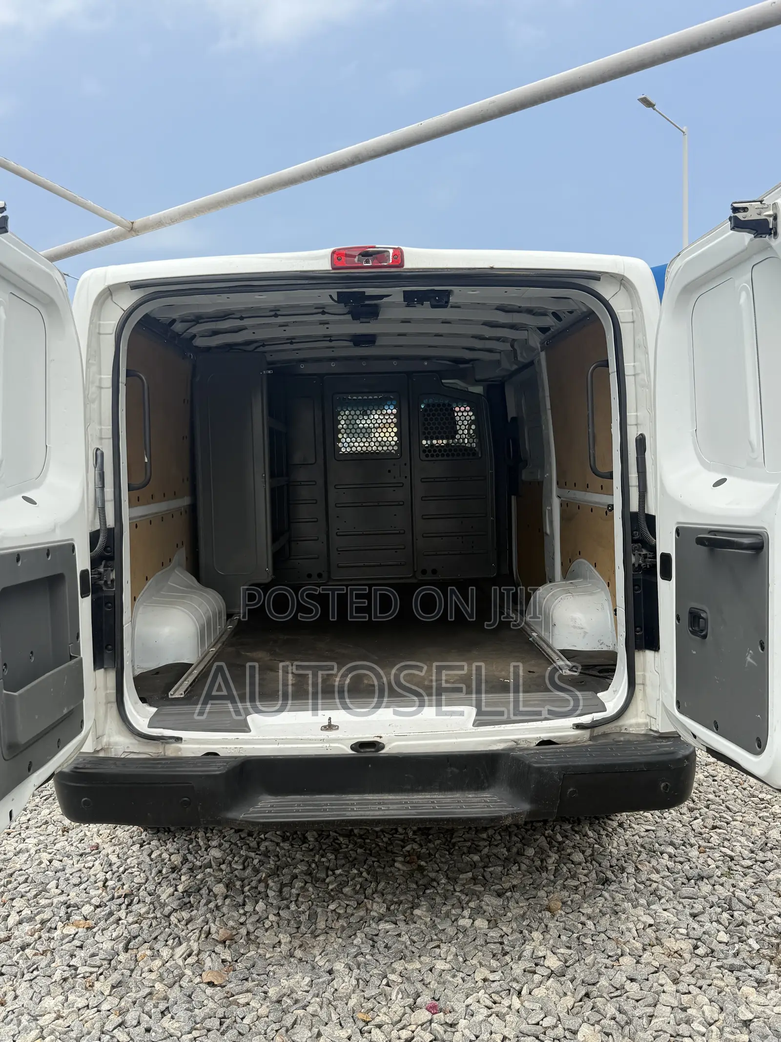 Nissan NV3500 2018 White