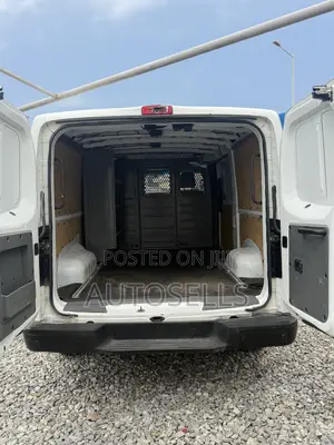 Nissan NV3500 2018 White