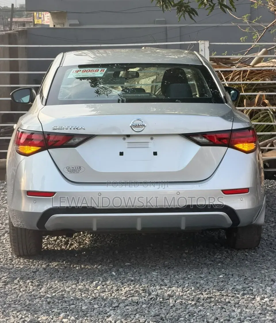 Nissan Sentra 2023 Silver