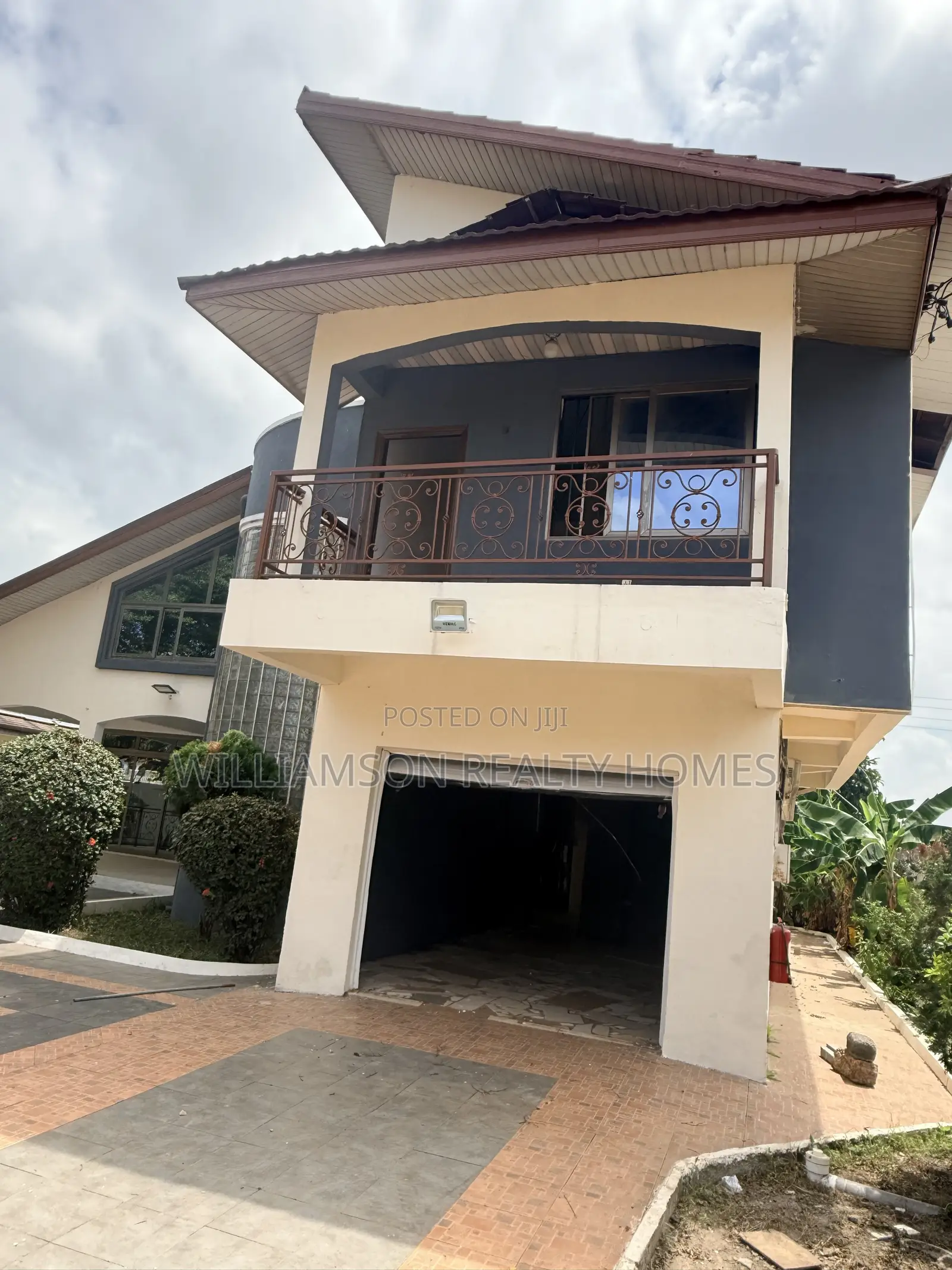4bdrm Duplex in Community 20 Estate, Spintex for rent