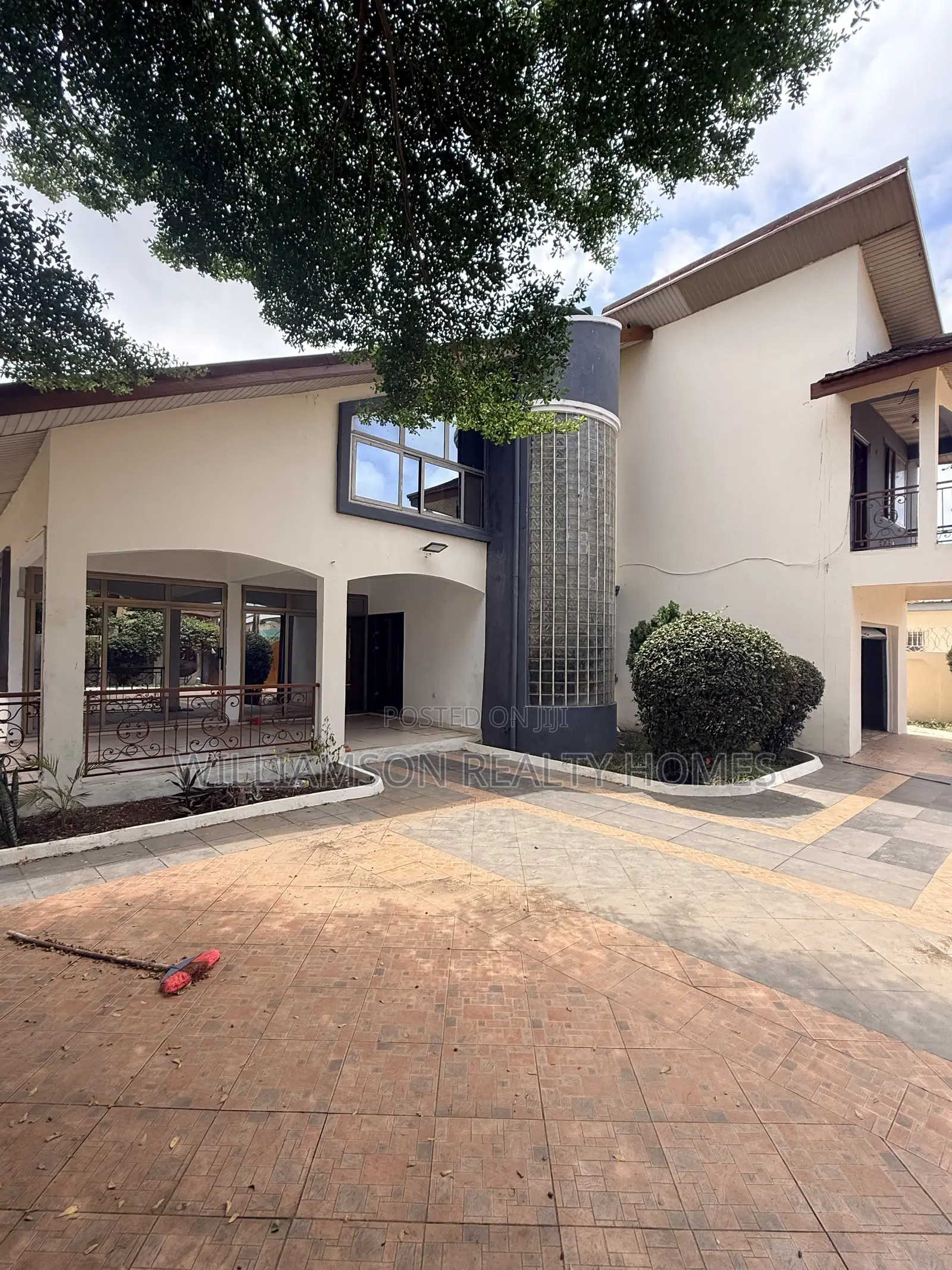 4bdrm Duplex in Community 20 Estate, Spintex for rent