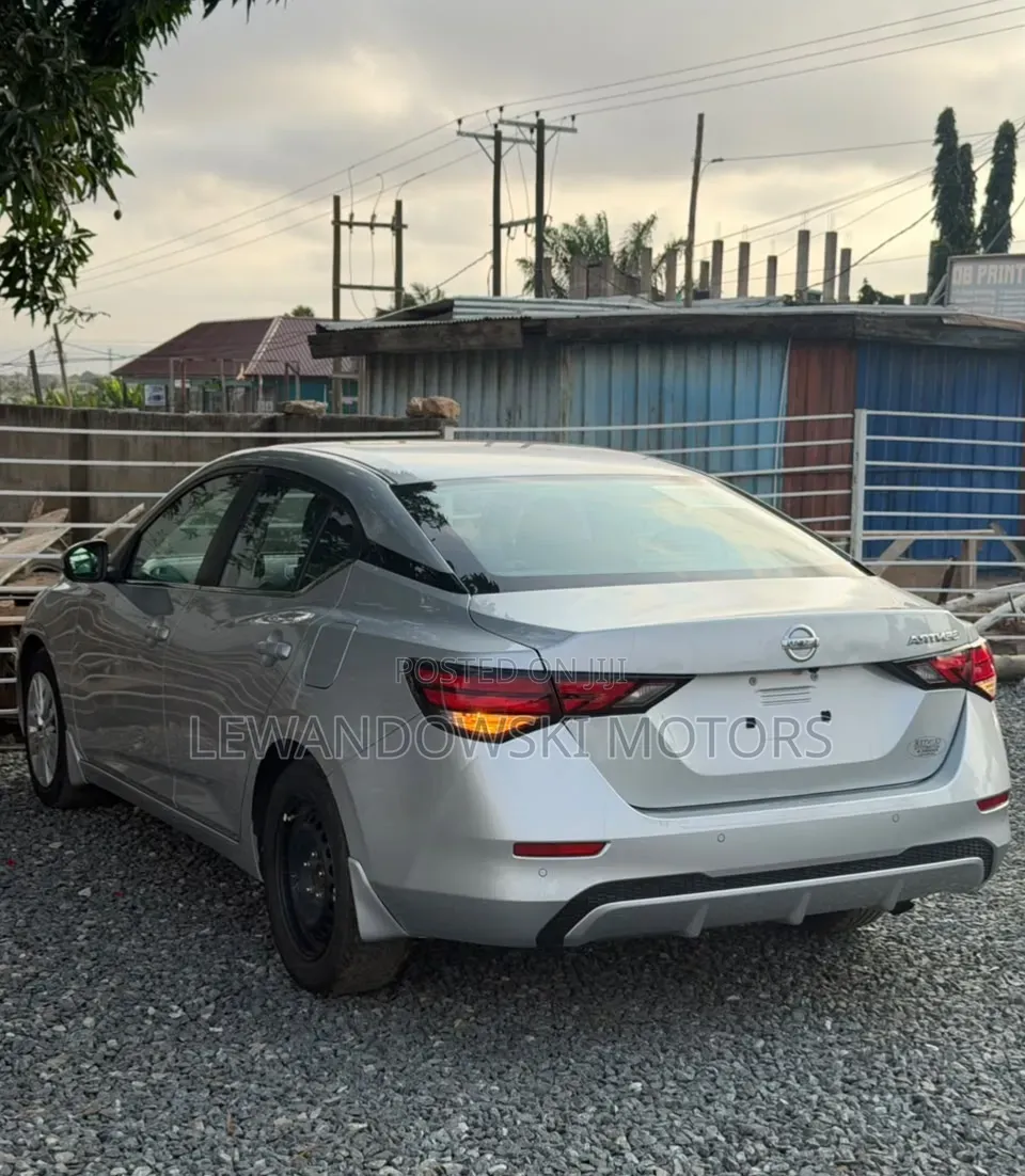Nissan Sentra 2023 Silver