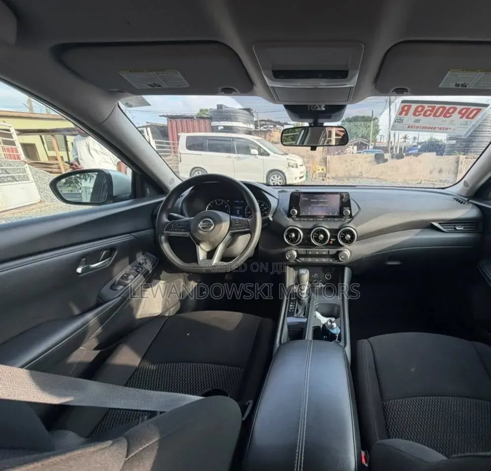 Nissan Sentra 2023 Silver