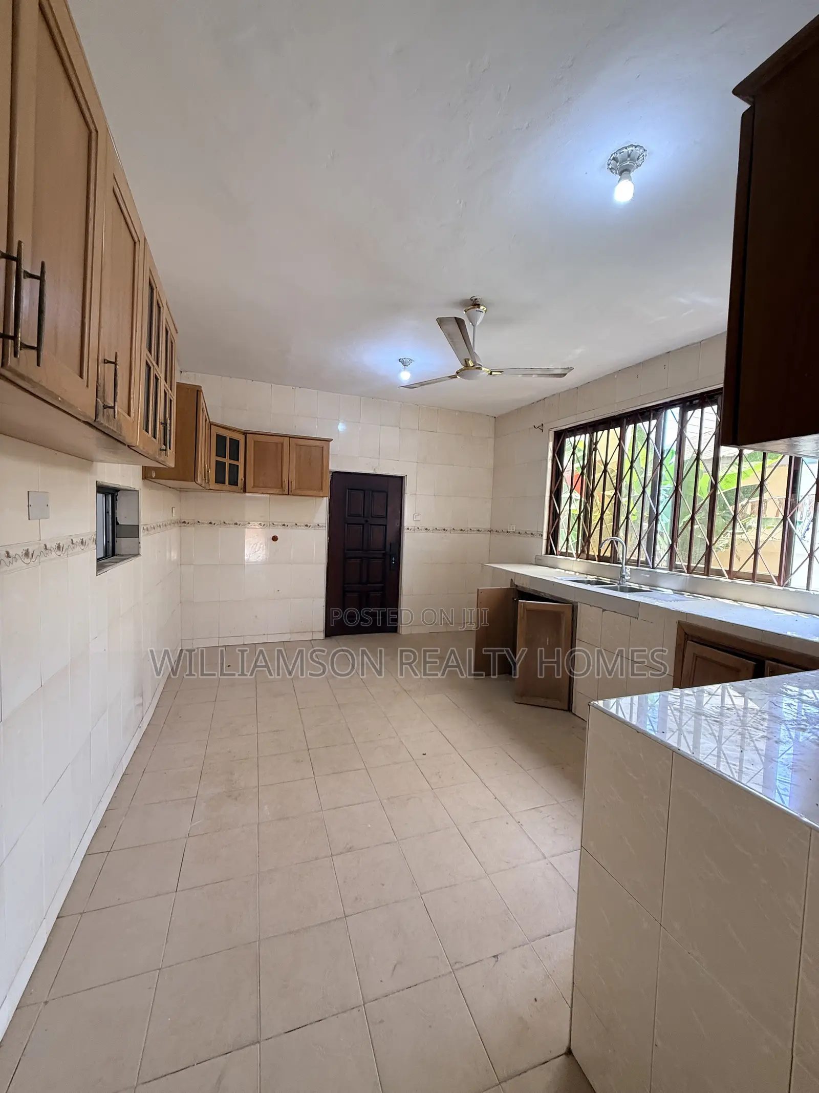 4bdrm Duplex in Community 20 Estate, Spintex for rent