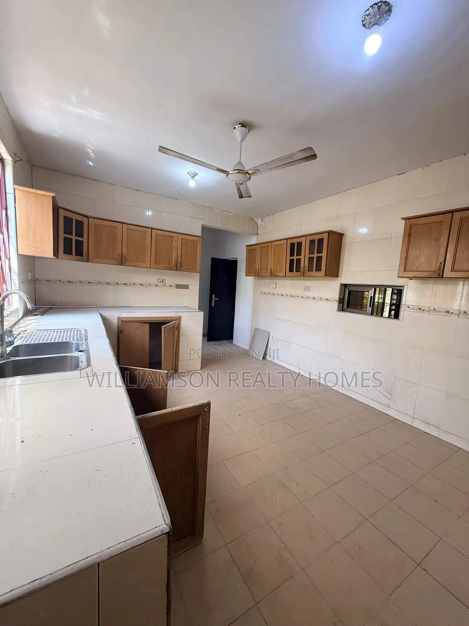 4bdrm Duplex in Community 20 Estate, Spintex for rent