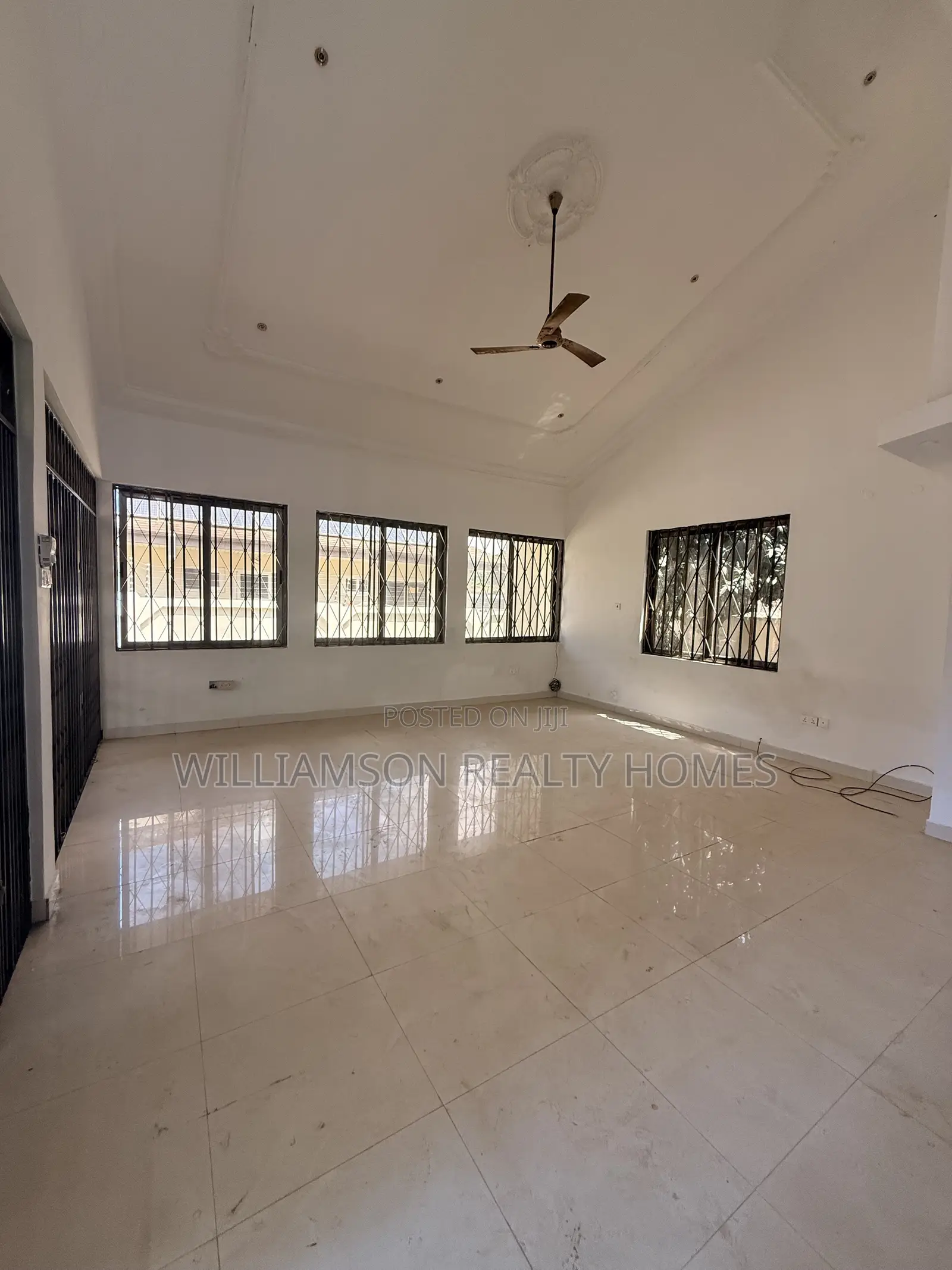 4bdrm Duplex in Community 20 Estate, Spintex for rent