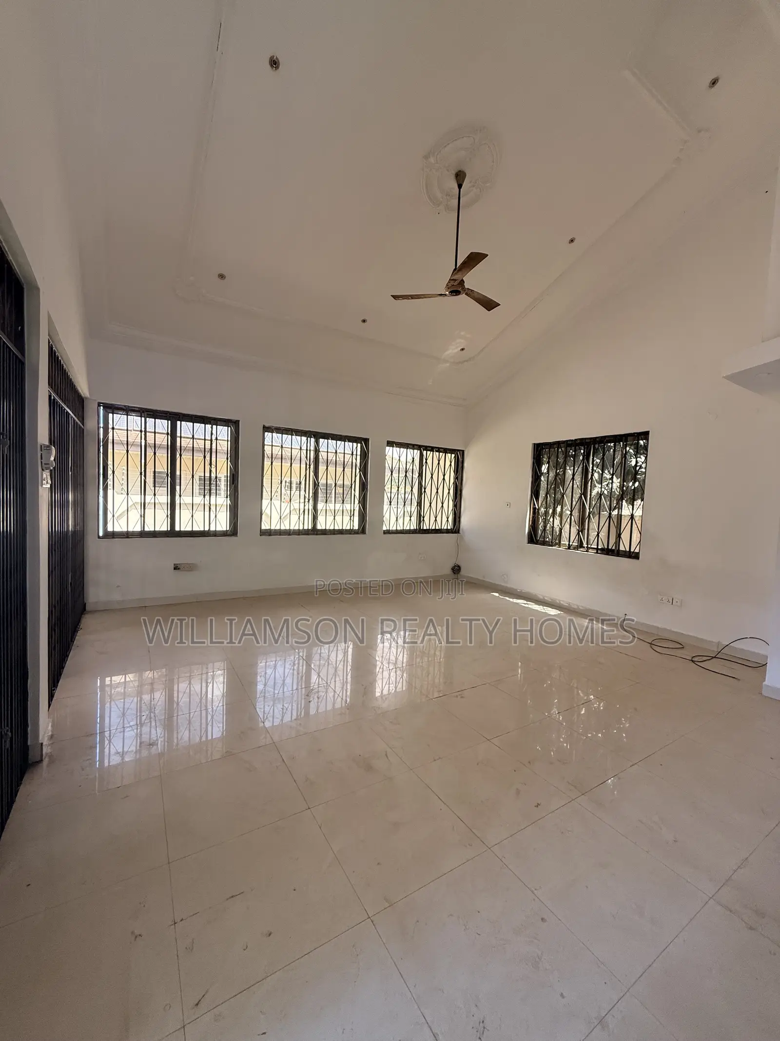 4bdrm Duplex in Community 20 Estate, Spintex for rent