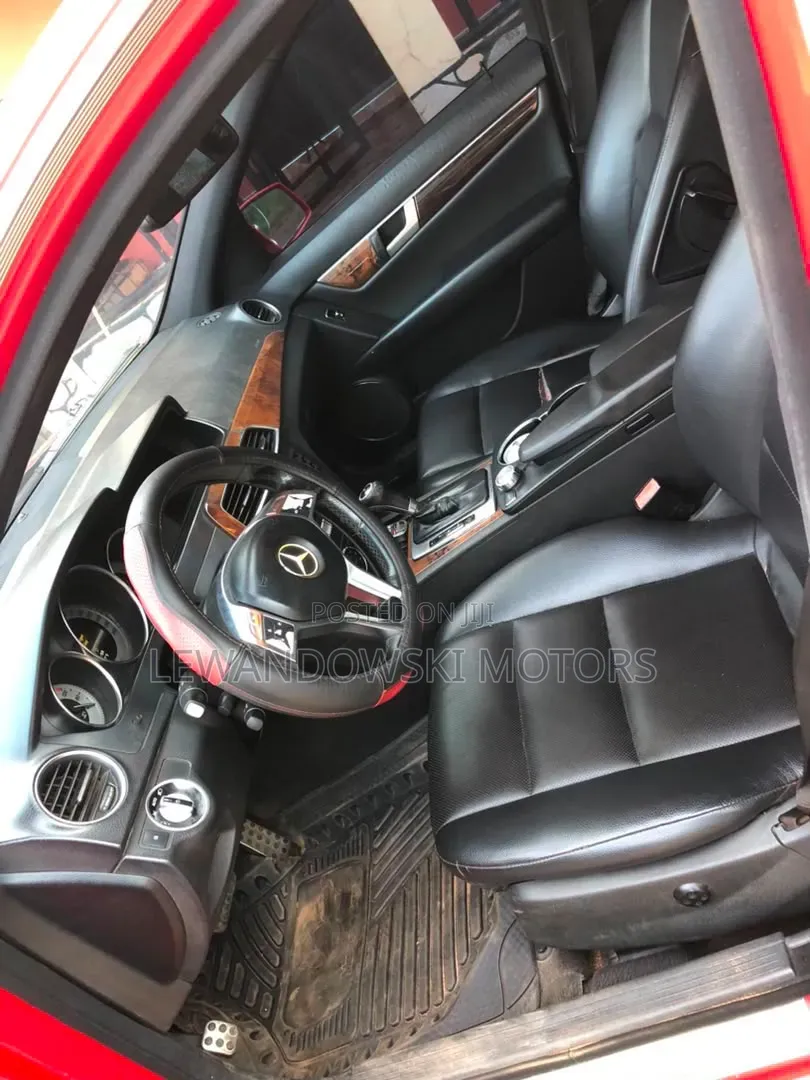 Mercedes-Benz C250 2013 Red