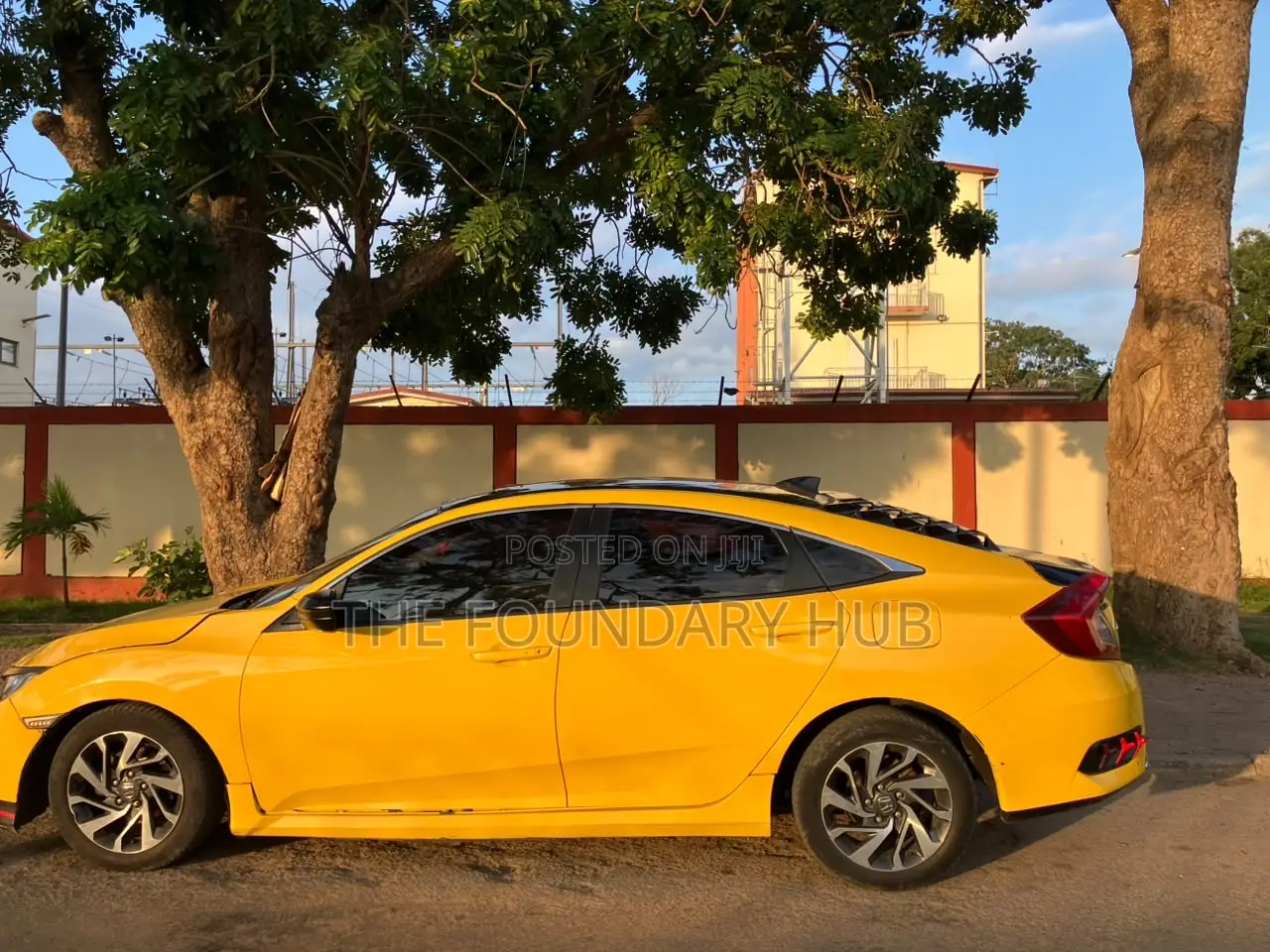 Honda Civic EX-L 4dr Sedan (1.5L 4cyl) 2017 Yellow