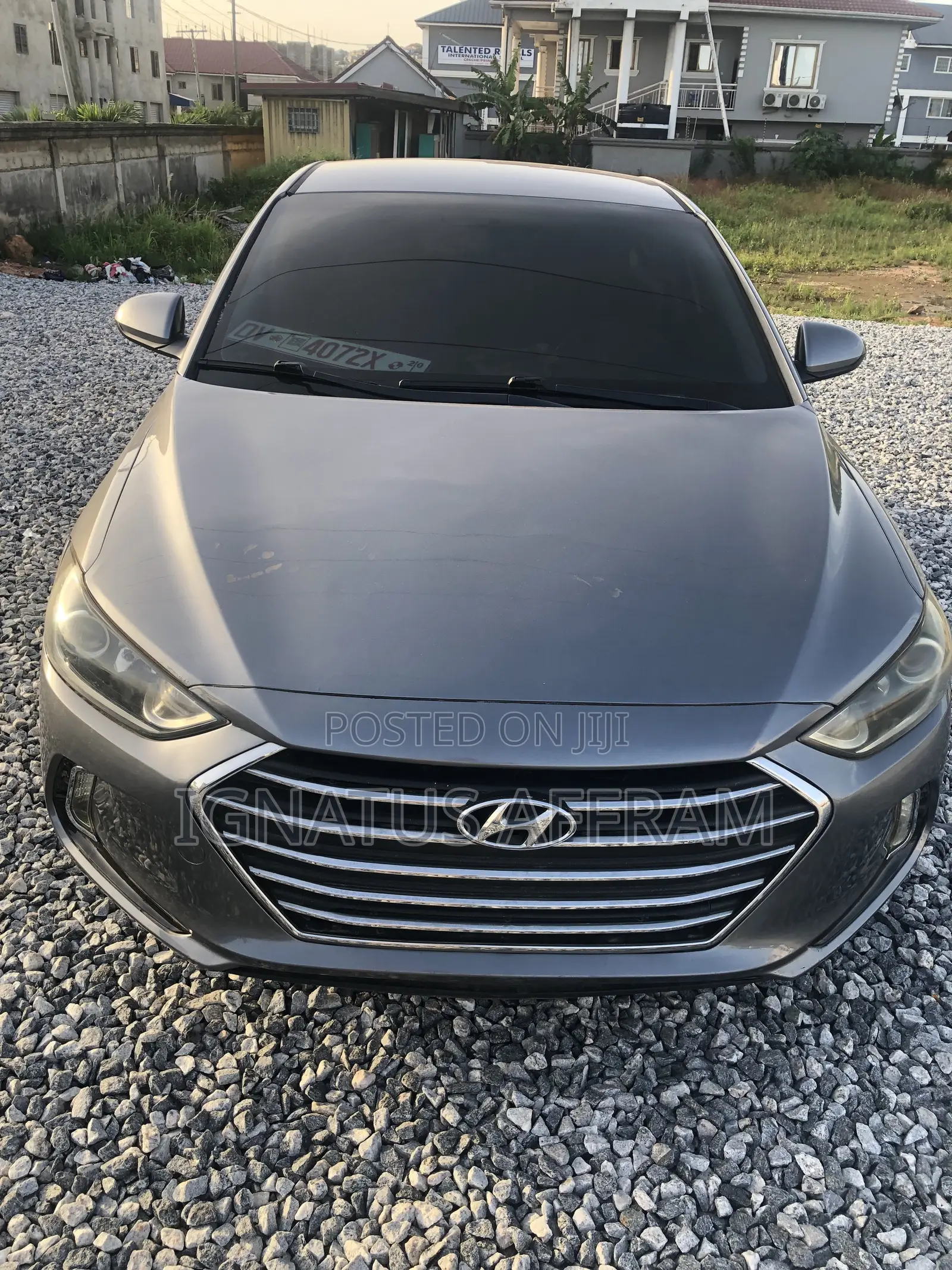 Hyundai Elantra Limited Sedan FWD (2.0L 4cyl 6A) 2017 Gray