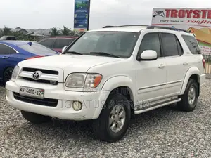 Toyota Sequoia SR5 4dr SUV (4.7L 8cyl 4A) 2004 White