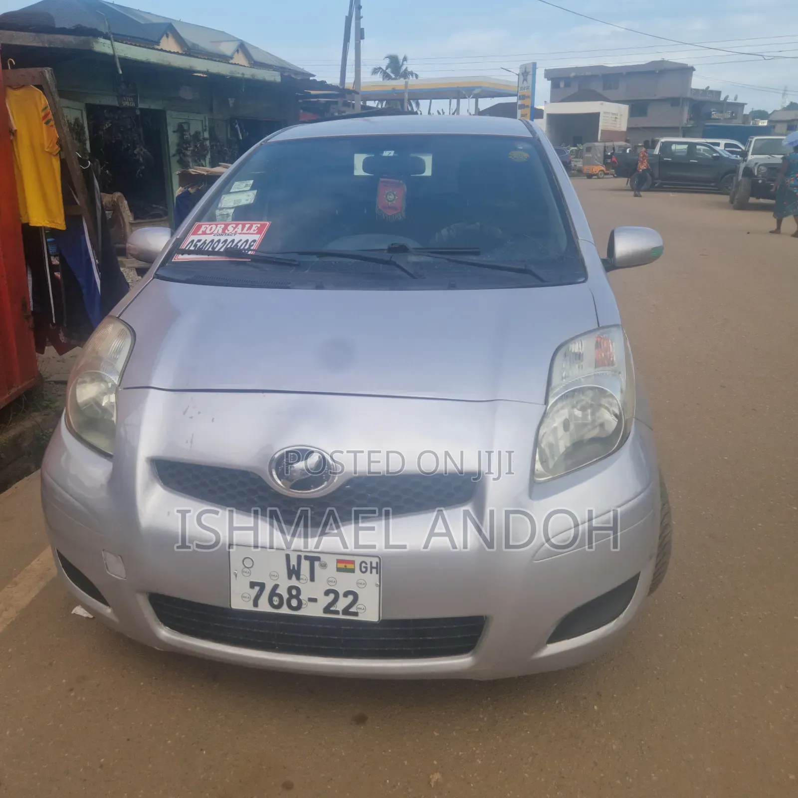 Toyota Vitz 2010 Silver