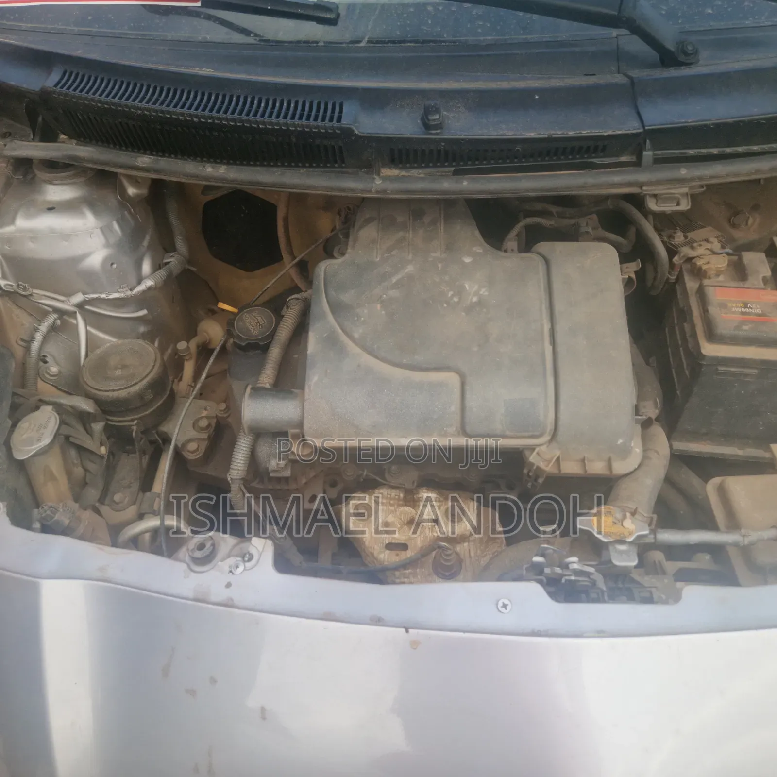 Toyota Vitz 2010 Silver